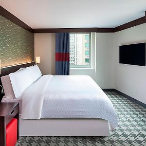 Zimmer mit Kingsize-Bett auf den oberen Etagen